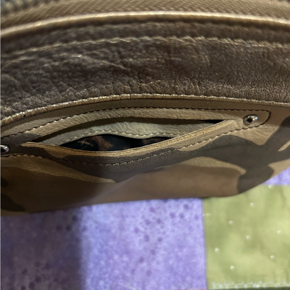 B Makowsky crossbody camo leather purse - Picture 9 of 12